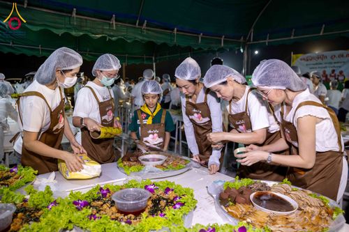 ภาพ No.300947:วันที่ 23 มกราคม พ.ศ. 2569 พิธีถวายภัตตาหารเป็นสังฆทาน แด่พระธรรมยาตรา ณ อนุสรณ์สถานบางปลา วัดบางปลา อำเภอบางเลน จังหวัดนครปฐม ในโครงการธรรมยาตรา กตัญญูบูชา มหาปูชนียาจารย์ พระมงคลเทพมุนี(สด จนฺทสโร) พระผู้ปราบมาร อนุสรณ์สถาน 7 แห่ง ปีที่ 14