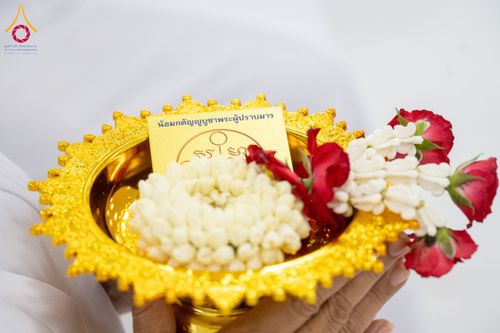 ภาพ No.160886:พิธีเจริญพระพุทธมนต์ และปิดแผ่นทองรูปเหมือน พระเดชพระคุณพระมงคลเทพมุนี (สด จนฺทสโร) พระผู้ปราบมาร จำนวน 3 องค์ วันเสาร์ที่ 5 ตุลาคม พ.ศ. 2567 ณ อาคารปลูกศรัทธา 2 (ชานชลาเดิม) วัดพระธรรมกาย อ.คลองหลวง จ.ปทุมธานี