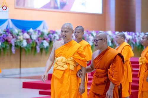 ภาพ No.146175:วันมหารำลึก ครั้งที่ 34 พิธีร่วมรำลึกถึงนักสร้างบารมีที่ล่วงลับไปแล้ว , พิธีสวดพระพุทธมนต์ ณ ห้องแก้วสารพัดนึก 1 วัดพระธรรมกาย วันเสาร์ที่ 27 กรกฎาคม พ.ศ. 2567