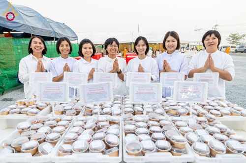 ภาพ No.198409:พิธีถวายภัตตาหารเป็นสังฆทาน แด่พระธรรมยาตรา ณ อนุสรณ์สถานบางปลา วัดบางปลา อำเภอบางเลน จังหวัดนครปฐม ในโครงการธรรมยาตรา กตัญญูบูชา มหาปูชนียาจารย์ พระมงคลเทพมุนี(สด จนฺทสโร) พระผู้ปราบมาร อนุสรณ์สถาน 7 แห่ง ปีที่ 13 วันที่ 20 มกราคม พ.ศ. 2568