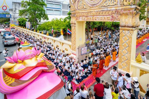 ภาพ No.128282:พิธีอัญเชิญพระบรมสารีริกธาตุ " ใจกลางเมืองนครหาดใหญ่ " เพื่อประดิษฐาน ณ มหารัตนเจดีย์สิริปทุมสวรรค์ (เจดีย์อริยพุทธะ 5 พระองค์) ศูนย์ปฏิบัติธรรมภาคใต้ อ.บางกล่ำ จ.สงขลา  วันที่ 9 มีนาคม พ.ศ.2567 (ชุดที่ 1)