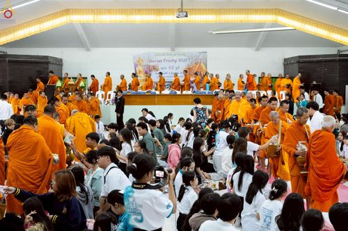 ภาพ No.243144:วันพฤหัสบดีที่ 4 กันยายน พ.ศ. 2568 เวลา 07.00-08.15 น. มหาวิทยาลัยเกษตรศาสตร์ กำแพงแสน ร่วมทำบุญตักบาตร Freshy KU85 พระสงฆ์ 85 รูป