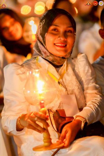 ภาพ No.224563:วันจันทร์ที่ 12 พฤษภาคม พ.ศ. 2568  ชาวพุทธในอินโดนีเซีย ร่วมฉลองวิสาขบูชาจุดประทีปกว่า 200,000 ดวง ณ พระมหาเจดีย์บรมพุทโธ  เจริญพุทธมนต์ถวาย “พระวชิรเกล้าเจ้าอยู่หัว”