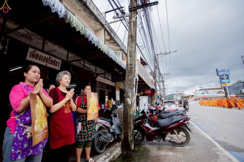 ภาพ No.239260:วันอาทิตย์ที่ 17 สิงหาคม พ.ศ. 2568 พิธีอัญเชิญรูปเหมือนพระมงคลเทพมุนี (สด จันทสโร) ณ ศาลากลางจังหวัดเลย ถึงลานพญานาค สวนสาธารณะกุดป่อง อ.เมือง จ.เลย