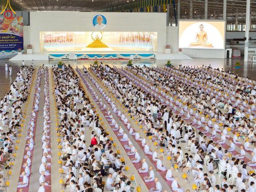 ภาพ No.215036:วันเสาร์ที่ 5 เมษายน พ.ศ. 2568 พิธีเวียนประทักษิณรอบพระมหาธรรมกายเจดีย์  พิธีวันทาเจดีย์ พิธีขอขมาและมอบผ้าไตร ในโครงการบรรพชาสามเณรฟื้นฟูพระพุทธศาสนาทั่วไทย , โครงการหน่อแก้วเปรียญธรรม รุ่นที่ 13 ,  โครงการสามเณรยุวธรรมทายาท รุ่นที่ 33 , โครงการสามเณรมั