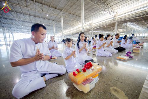 ภาพ No.277080:วันอาทิตย์ที่ 7 ธันวาคม พ.ศ. 2568 พิธีตักบาตรอาทิตย์ต้นเดือน ณ บ้านแก้วเรือนทองคุณยายฯ วัดพระธรรมกาย