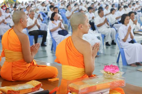 ภาพ No.177457:พิธีถวายภัตตาหารเมนูสวรรค์ และพิธีบุพเปตพลี ครั้งที่ 158 ร่วมอุทิศบุญแด่หมู่ญาติที่ล่วงลับไปแล้ว และสืบทอดอายุพระพุทธศาสนา ณ วัดพระธรรมกาย วันที่ 30 พฤศจิกายน พ.ศ.2567 (วันพระ แรม 15 ค่ำ เดือน 12)