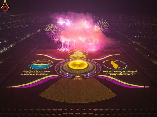 ภาพ No.122305:พิธีจุดประทีปถวายเป็นพุทธบูชา และบูชาธรรมมหาปูชนียาจารย์ พระมงคลเทพมุนี(สด จนฺทสโร) ในโครงการธรรมยาตรา กตัญญูบูชา มหาปูชนียาจารย์ พระมงคลเทพมุนี(สด จนฺทสโร) พระผู้ปราบมาร อนุสรณ์สถาน 7 แห่ง ปีที่ 12 วันที่ 31 มกราคม พ.ศ. 2567 ณ วัดพระธรรมกาย จ.ปทุมธานี (