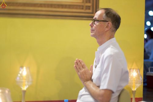 ภาพ No.224047:วันวิสาขบูชา วันอาทิตย์ที่ 11 พฤษภาคม พ.ศ. 2568 พิธีจุดวิสาขประทีป ,  พิธีเวียนประทักษิณรอบพระมหาธรรมกายเจดีย์ , พิธีฉลองชัยสวดมนต์บทธัมมจักกัปปวัตตนสูตร ครบ 7,357,000,000 จบ ณ มหารัตนวิหารคด วัดพระธรรมกาย