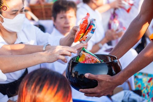 ภาพ No.105329:พิธีตักบาตรฉลองพระบวชใหม่ รุ่นบูชาธรรมมหาปูชนียาจารย์ และต้อนรับศักราชใหม่ วันจันทร์ที่ 1 มกราคม พ.ศ. 2567 ณ ลานธรรมพระมหาธรรมกายเจดีย์ วัดพระธรรมกาย