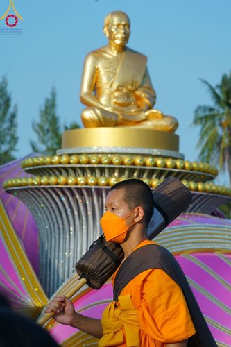 ภาพ No.107946:พิธีต้อนรับพระธรรมยาตรา ในโครงการธรรมยาตรากตัญญูบูชา มหาปูชนียาจารย์ พระมงคลเทพมุนี(สด จนฺทสโร) พระผู้ปราบมาร อนุสรณ์สถาน 7 แห่ง ปีที่ 12 วันที่ 7 มกราคม พ.ศ. 2567 ณ อนุสรณ์สถานคลองบางนางแท่น  อ.สามพราน จ.นครปฐม