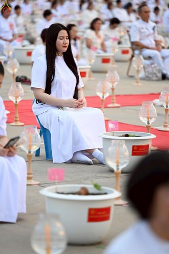 ภาพ No.252978:วันที่ 10 ตุลาคม พ.ศ. 2568 พิธีปลูกต้นทรัพย์บานชื่น ณ ลานธรรม วัดพระธรรมกาย