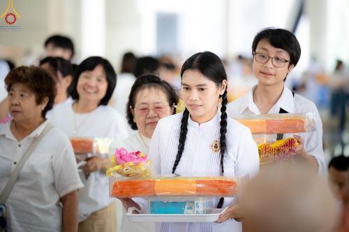 ภาพ No.143267:พิธีถวายภัตตาหารเพื่อเป็นกำลังแห่งการเข้าถึงธรรม ของพระภิกษุสามเณร วัดพระธรรมกาย วันเสาร์ที่ 6 กรกฏาคม พ.ศ. 2567 ณ หอฉันคุณยายอาจารย์ วัดพระธรรมกาย จ.ปทุมธานี