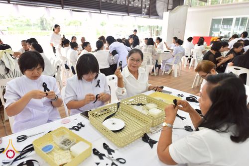 ภาพ No.267645:วันที่ 7 พฤศจิกายน พ.ศ. 2568 พสกนิกรอำเภอคลองหลวง รวมใจบำเพ็ญกุศลปัณรสมวาร (15 วัน) อุทิศถวายเป็นพระราชกุศลแด่ “สมเด็จพระพันปีหลวง” ณ วัดพระธรรมกาย