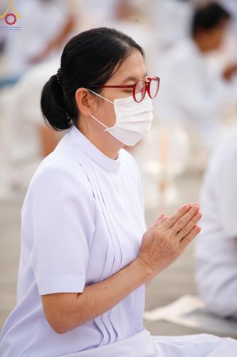 ภาพ No.122059:พิธีจุดประทีปถวายเป็นพุทธบูชา และบูชาธรรมมหาปูชนียาจารย์ พระมงคลเทพมุนี(สด จนฺทสโร) ในโครงการธรรมยาตรา กตัญญูบูชา มหาปูชนียาจารย์ พระมงคลเทพมุนี(สด จนฺทสโร) พระผู้ปราบมาร อนุสรณ์สถาน 7 แห่ง ปีที่ 12 วันที่ 31 มกราคม พ.ศ. 2567 ณ วัดพระธรรมกาย จ.ปทุมธานี