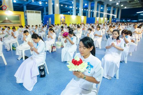 ภาพ No.154897:พิธีจุดประทีป, พิธีฉลองชัยสวดมนต์บทธัมมจักกัปปวัตนสูตร ณ มหารัตนวิหารคด วัดพระธรรมกาย วันอังคารที่ 17 กันยายน พ.ศ. 2567