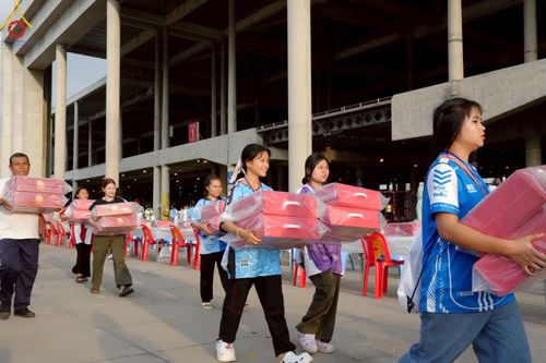 ภาพ No.219159:วันที่ 19-21 เมษายน พ.ศ. 2568 การเตรียมงานในลานธรรม , วิหารคด เพื่องานวันคุ้มครองโลก 22 เมษายน พ.ศ. 2568