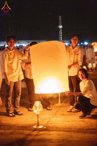 ภาพ No.266186:วันพุธที่ 5 พฤศจิกายน พ.ศ. 2568 (วันพระ ขึ้น 15 ค่ำ เดือน 12) พิธีจุดประทีปโคมลาน, โคมลอย และลอยกระทง ถวายประทีปเป็นพุทธบูชา สร้างความสว่างไสวให้กับแผ่นดินด้วยแสงธรรม ณ พุทธอุทยานนานาชาติ จังหวัดหนองคาย