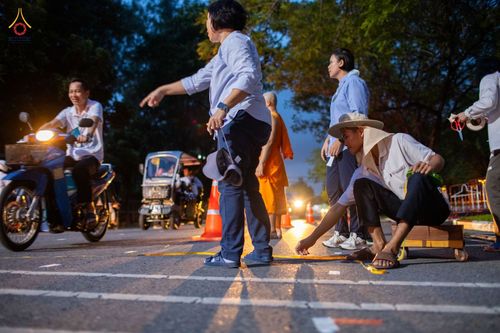 ภาพ No.88777:คณะสงฆ์ เจ้าหน้าที่ และสาธุชน ทุ่มเทแรงกายแรงใจเตรียมงาน เพื่องานวันครูผู้ค้นพบวิชชาธรรมกาย ตั้งแต่วันที่ 20 กันยายน พ.ศ. 2566