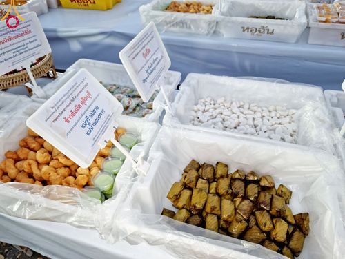 ภาพ No.111934:พิธีถวายภัตตาหารเป็นสังฆทาน แด่คณะพระธรรมยาตราฯ ในโครงการธรรมยาตรา กตัญญูบูชา มหาปูชนียาจารย์ พระมงคลเทพมุนี(สด จนฺทสโร) พระผู้ปราบมาร อนุสรณ์สถาน 7 แห่ง ปีที่ 12 วันที่ 14 มกราคม พ.ศ. 2567 ณ อนุสรณ์สถานมหาวิหารพระมงคลเทพมุนี  (โลตัสแลนด์) อ.สองพี่น้อง จ