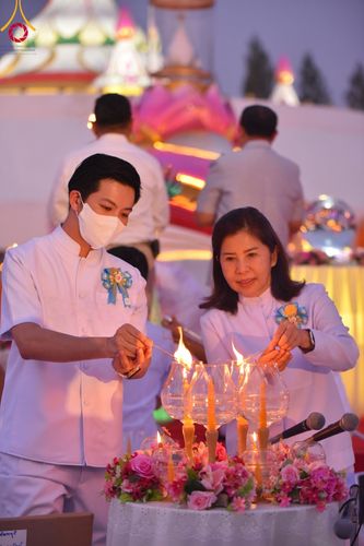ภาพ No.109659:พิธีจุดประทีปถวายเป็นพุทธบูชา และบูชาธรรมมหาปูชนียาจารย์ วันที่ 10 มกราคม พ.ศ. 2567 ณ อนุสรณ์สถานคลองบางนางแท่น อ.สามพราน จ.นครปฐม