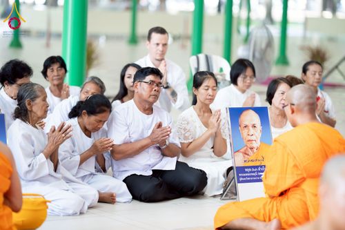 ภาพ No.244868:วันเสาร์ที่ 6 กันยายน พ.ศ. 2568 พิธีถวายบาตร บรรพชา อุปสมบทของนาคธรรมทายาท โครงการอุปสมบทหมู่บูชาธรรมครบรอบ 108 ปี  วันครูผู้ค้นพบวิชชาธรรมกาย ณ โบสถ์พระไตรปิฎก วัดพระธรรมกาย