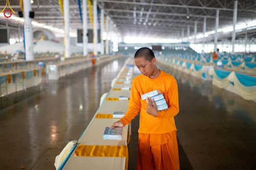 ภาพ No.60916:V.37 ยิ่งกว่าดี เพื่อ 80 ปีของพ่อ ภาพการเตรียมงานของหน่วยงานต่างๆ เพื่อพิธีฉลองอายุวัฒนมงคล 80 ปี หลวงพ่อธัมมชโย และรับถวายมหาสังฆทาน 10,000 กว่าวัดทั่วประเทศ ในวันคุ้มครองโลก วันจันทร์ที่ 22 เมษายน พ.ศ. 2567