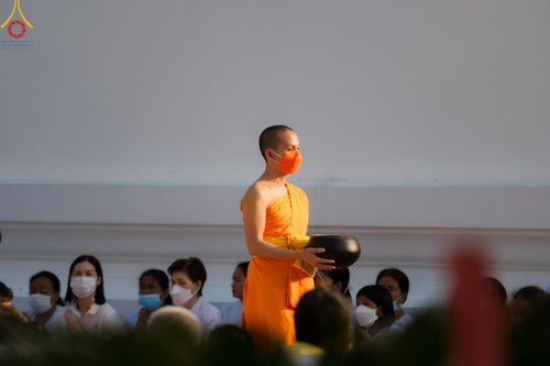 ภาพ No.116125:พิธีตักบาตรพระธรรมยาตรา ณ อนุสรณ์สถานลำดับที่ 4 สถานที่เกิดด้วยกายธรรม วัดโบสถ์(บน) จ.นนทบุรี วันที่ 21 มกราคม พ.ศ. 2567