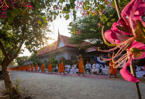 ภาพ No.110475:พิธีต้อนรับพระธรรมยาตรา ในโครงการธรรมยาตรากตัญญูบูชา มหาปูชนียาจารย์ พระมงคลเทพมุนี(สด จนฺทสโร) พระผู้ปราบมาร อนุสรณ์สถาน 7 แห่ง ปีที่ 12 วันที่ 11 มกราคม พ.ศ. 2567 ณ อนุสรณ์สถานลำดับที่ 3 สถานที่เกิดใหม่ในเพศสมณะ วัดสองพี่น้อง จ.สุพรรณบุรี