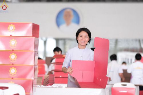 ภาพ No.210959:วันที่ 15 มีนาคม พ.ศ. 2568  บุญบรรจุกล่องไทยธรรม เพื่อถวายแด่พระสังฆาธิการ 40,000 กว่าวัดทั่วไทย ในวันคุ้มครองโลก 22 เมษายน พ.ศ. 2568