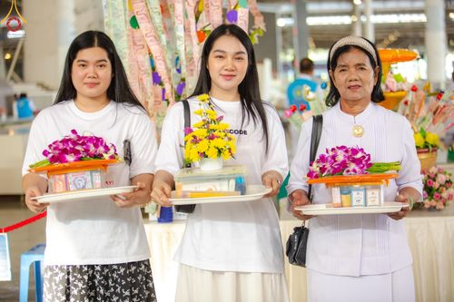 ภาพ No.167577:พิธีตักบาตรและพิธีบูชาข้าวพระ ในวันอาทิตย์ที่ 3 พฤศจิกายน พ.ศ. 2567 ณ วัดพระธรรมกาย