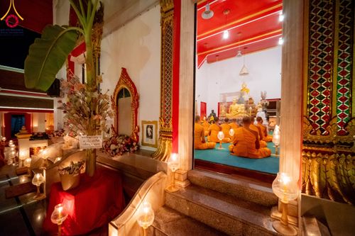 ภาพ No.112098:พิธีจุดประทีปถวายเป็นพุทธบูชา และบูชาธรรมมหาปูชนียาจารย์ พระมงคลเทพมุนี(สด จนฺทสโร) ในโครงการธรรมยาตรา กตัญญูบูชา มหาปูชนียาจารย์ พระมงคลเทพมุนี(สด จนฺทสโร) พระผู้ปราบมาร อนุสรณ์สถาน 7 แห่ง ปีที่ 12 วันที่ 14 มกราคม พ.ศ. 2567 ณ วัดสองพี่น้อง อ.สองพี่น้อง