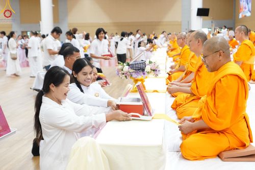 ภาพ No.138886:พิธีถวายกองทุนสนับสนุน การสร้างพระไตรปิฎกฉบับธรรมชัย และอนุรักษ์คัมภีร์ใบลาน น้อมบูชาธรรมหลวงพ่อธัมมชโย 80 ปี ณ ห้องแก้วสารพัดนึก 2 วัดพระธรรมกาย วันเสาร์ที่ 1 มิถุนายน พศ. 2567