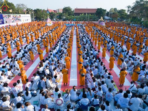 ภาพ No.112786:พิธีตักบาตรพระธรรมยาตราฯ ณ วัดสองพี่น้อง จ.สุพรรณบุรี วันที่ 15 มกราคม พ.ศ. 2567