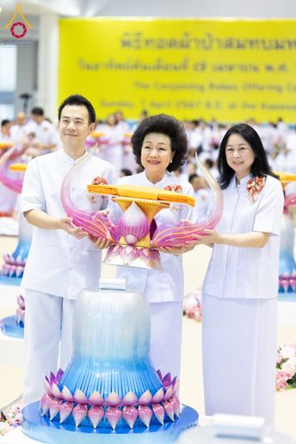 ภาพ No.134388:พิธีทอดผ้าป่าสมทบ มหาสังฆทาน 10,000 วัด ทั่วไทย วันอาทิตย์ต้นเดือนที่ 7 เมษายน พ.ศ.2567 ณ ห้องแก้วสารพัดนึก 1 สภาธรรมกายสากล  วัดพระธรรมกาย จ.ปทุมธานี