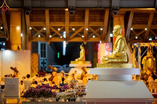 ภาพ No.202096:พิธีต้อนรับพระธรรมยาตรา ณ อนุสรณ์สถานลำดับที่ 7 สถานที่ขยายวิชชาธรรมกาย วัดพระธรรมกาย ต.คลองสาม อ.คลองหลวง จ.ปทุมธานี ในโครงการธรรมยาตรา กตัญญูบูชา มหาปูชนียาจารย์ พระมงคลเทพมุนี(สด จนฺทสโร) พระผู้ปราบมาร อนุสรณ์สถาน 7 แห่ง ปีที่ 13 วันที่ 26 มกราคม 2568