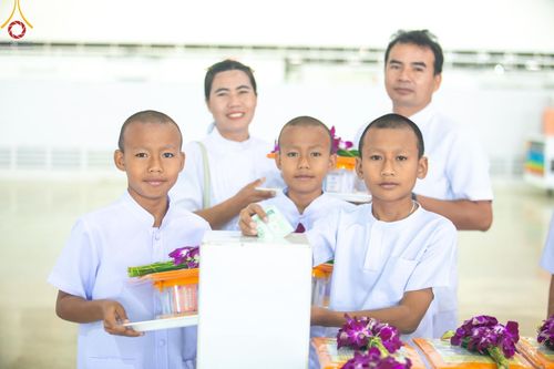 ภาพ No.205940:พิธีตักบาตร และ พิธีบูชาข้าวพระ ในวันอาทิตย์ต้นเดือน 2 กุมภาพันธ์ พ.ศ. 2568 ณ สภาธรรมกายสากล วัดพระธรรมกาย