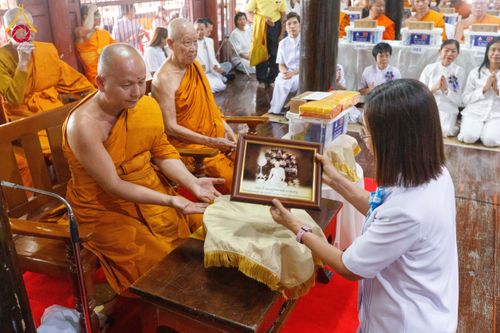 ภาพ No.202231:พิธีเจริญพระพุทธมนต์ ปฏิบัติธรรม มอบทุนการศึกษา ถวายสังฆทาน 108 วัด เพื่อถวายเป็นพุทธบูชา และขับเคลื่อนโครงการหมู่บ้านรักษาศีล 5 โดยคณะสงฆ์จังหวัดนครปฐม คณะศิษยานุศิษย์วัดพระธรรมกาย โครงการธรรมยาตรา ปีที่ 13 ณ วัดบางปลา อำเภอบางเลน จังหวัดนครปฐม