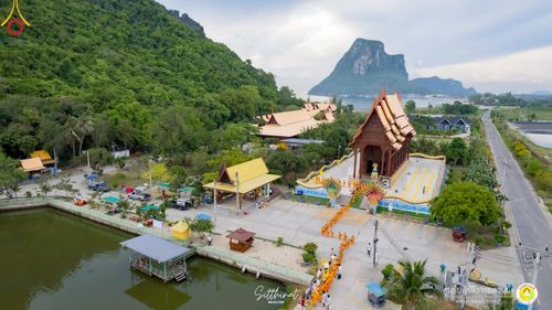 ภาพ No.222233:วันที่ 26-27 เมษายน พ.ศ. 2568 ศูนย์ปฏิบัติธรรมสวนผึ้ง ร่วมกับ ธุดงค์คสถานประจวบคีรีขันธ์ และวัดอ่าวน้อย  จัดกิจกรรมเดินธรรมยาตรา ตักบาตรข้าวสารอาหารแห้ง และจุดประทีปถวายเป็นพุทธบูชา ณ วัดอ่าวน้อย จ.ประจวบคีรีขันธ์