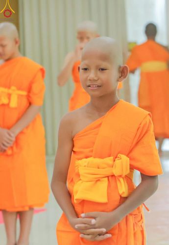 ภาพ No.216272:วันเสาร์ที่ 5 เมษายน พ.ศ. 2568 พิธีตัดปอยผม พิธีขอขมาผู้ปกครอง พิธีขอขมามอบผ้าไตร พิธีบรรพชา พิธีถวายบาตรสามเณร ณ ศูนย์ปฏิบัติธรรมและศูนย์อบรมเยาวชนเพชรบุรี ต.ท่าแลง อ.ท่ายาง จ.เพชรบุรี