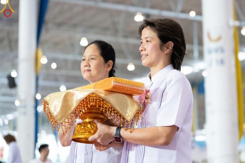 ภาพ No.160208:พิธีทอดผ้าป่าสมทบกฐินวัดพระธรรมกาย และสมทบกฐิน 30,000 วัดทั่วไทย ครั้งที่ 3 ณ สภาธรรมกายสากล วัดพระธรรมกาย วันพฤหัสบดีที่ 10 ตุลาคม พ.ศ. 2567