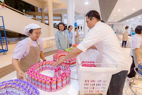 ภาพ No.243337:วันที่ 23-31 สิงหาคม พ.ศ. 2568 เจ้าหน้าที่ทุกสถานะ ทุ่มเทจัดงาน สัมมนารวมใจผู้นำบุญ เพื่องานกฐินสามัคคีทั่วไทย 30,000 วัด บูชาธรรม 81 ปี หลวงพ่อธัมมชโย