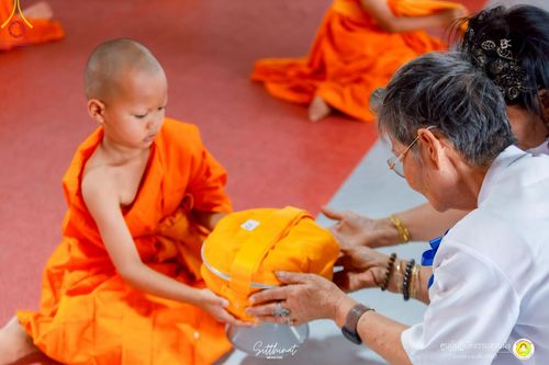 ภาพ No.216038:วันพฤหัสบดีที่ 3 เมษายน พ.ศ. 2568 พิธีบรรพชาสามเณร ภาคฤดูร้อน รุ่นที่ 15  บูชาธรรมหลวงพ่อธัมมชโย 81 ปี 81 รูป ณ ศูนย์ปฏิบัติธรรมสวนผึ้ง จ.ราชบุรี