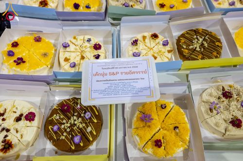 ภาพ No.203758:พิธีถวายภัตตาหารเป็นสังฆทาน แด่พระธรรมยาตรา ณ วัดพระธรรมกาย ตำบลคลองสาม อำเภอคลองหลวง จังหวัดปทุมธานี ในโครงการธรรมยาตรา กตัญญูบูชา มหาปูชนียาจารย์ พระมงคลเทพมุนี(สด จนฺทสโร) พระผู้ปราบมาร อนุสรณ์สถาน 7 แห่ง ปีที่ 13 วันที่ 30 มกราคม พ.ศ. 2568