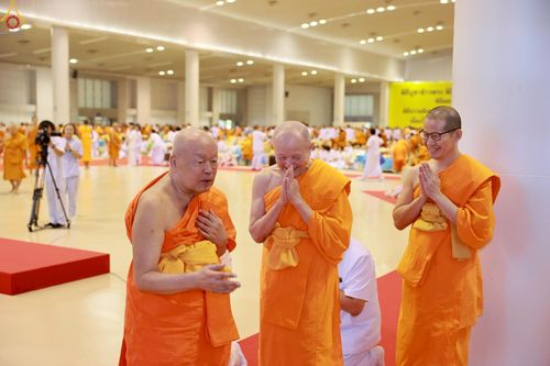 ภาพ No.236432:วันที่ 3 สิงหาคม พ.ศ. 2568 พิธีถวายมหาสังฆทานคณะสงฆ์ 2,000 กว่าวัดทั่วประเทศ ปีที่ 25 , พิธีถวายไทยธรรมคณะสงฆ์ 323 วัด 4 จังหวัดชายแดนภาคใต้ ณ วัดพระธรรมกาย