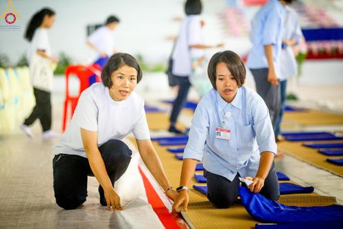 ภาพ No.59725:V.39 ทุ่มสุดใจ ธรรมชัย 80 ปี การเตรียมงาน การปฏิบัติงาน ของเจ้าหน้าที่หน่วยงานต่างๆ เพื่อพิธีฉลองอายุวัฒนมงคล 80 ปี หลวงพ่อธัมมชโย และรับถวายมหาสังฆทาน 10,000 กว่าวัดทั่วประเทศ ในวันคุ้มครองโลก จันทร์ที่ 22 เมษายน พ.ศ. 2567