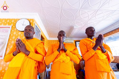 ภาพ No.231733:โครงการบรรพชาอุปสมบทหมู่ครั้งที่ 2 ณ วัดพระธรรมกายโจฮันเนสเบิร์ก ประเทศแอฟริกาใต้ วันอาทิตย์ 29 มิถุนายน พ.ศ. 2568