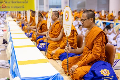 ภาพ No.147138:พิธีมุทิตาสักการะพระภิกษุ ผู้สอบได้เปรียญธรรม 9 ประโยคระดับโลกปีที่ 36, พิธีมอบโล่เกียรติยศและทุนการศึกษา สำนักเรียนบาลีดีเด่นทั่วประเทศ, พิธีถวายมหาสังฆทานคณะสงฆ์ 2,000 กว่าวัด ทั่วประเทศ ปีที่ 24, พิธีถวายไทยธรรมคณะสงฆ์ 323 วัด 4 จังหวัดชายแดนภาคใต้