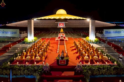 ภาพ No.253719:วันที่ 10 ตุลาคม พ.ศ. 2568 พิธีจุดประทีปบูชาพระผู้ปราบมาร, พิธีจุดประทีปบนพระมหาธรรมกายเจดีย์  20,000 ดวง เนื่องในวันคล้ายวันเกิดครบรอบ 141 ปี พระมงคลเทพมุนี (สด จนฺทสโร)