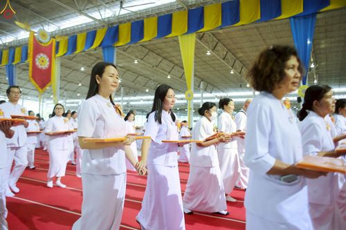 ภาพ No.251643:วันที่ 10 ตุลาคม พ.ศ. 2568 พิธีทอดผ้าป่าสมทบกฐินวัดพระธรรมกาย และสมทบกฐิน 30,000 กว่าวัดทั่วประเทศ ครั้งที่ 3 ณ สภาธรรมกายสากล วัดพระธรรมกาย